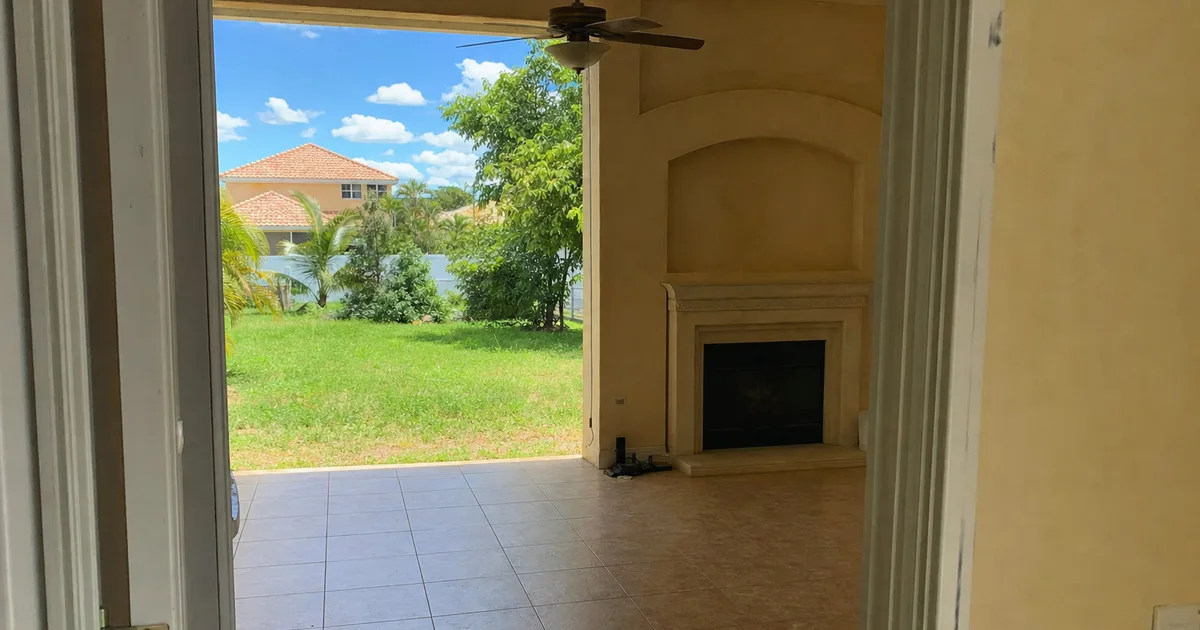 A Living Room Fireplace in Lakeland, FL